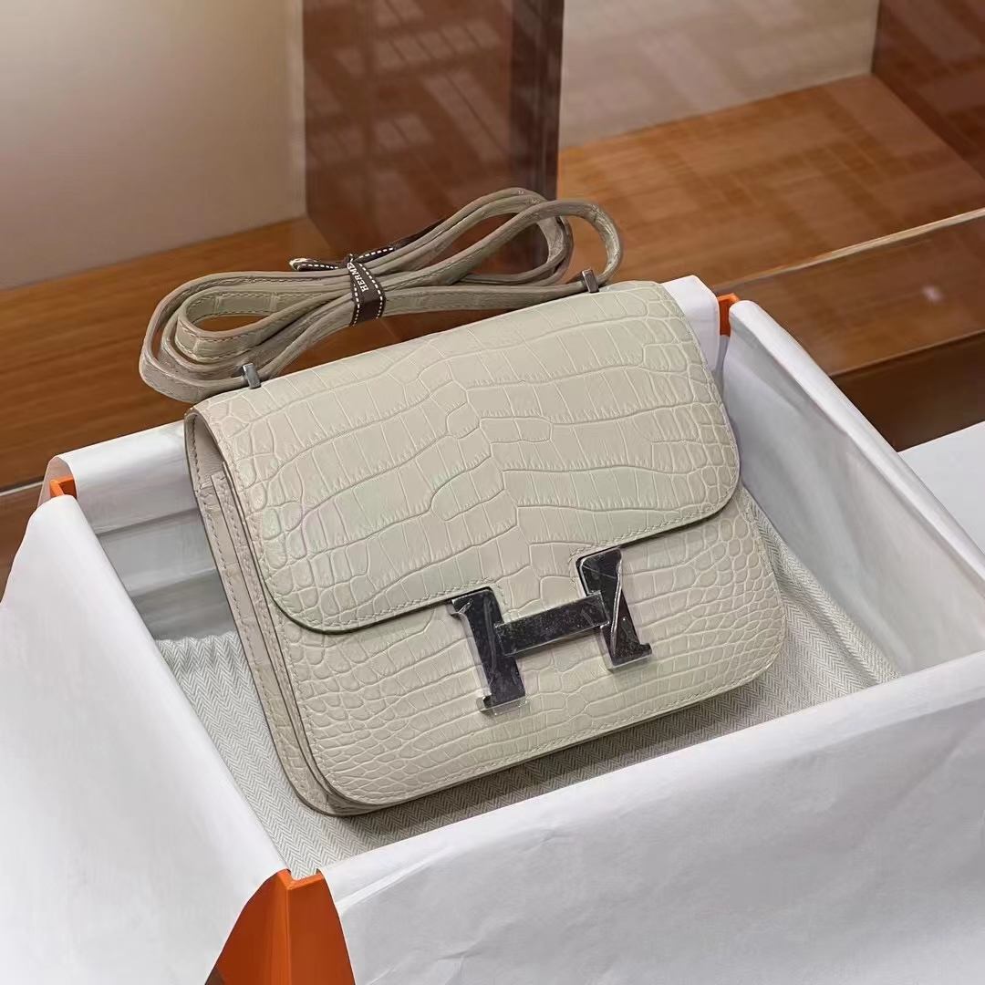 HERMES 爱马仕 【现货】Constance 19CM Craie 10 奶昔白 Niloticus 尼罗鳄 现货 进口蜜蜡线 全手工制作 铂金女王 Birkinmm