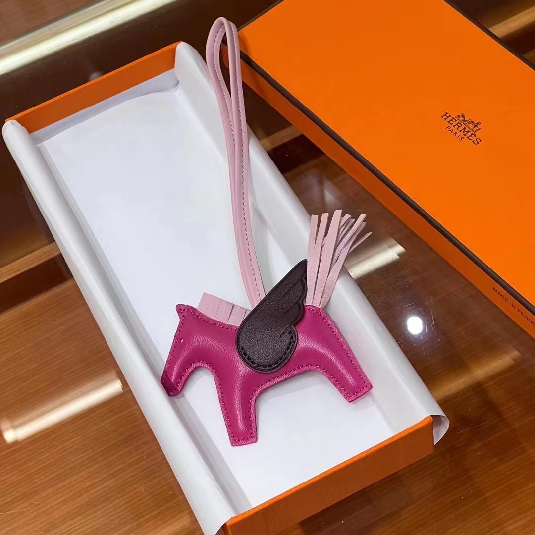 HERMES 爱马仕 【现货】 小马挂件 5J 桃红色 3Q 奶昔粉 46 EBONE乌木 现货 进口蜜蜡线 全手工制作