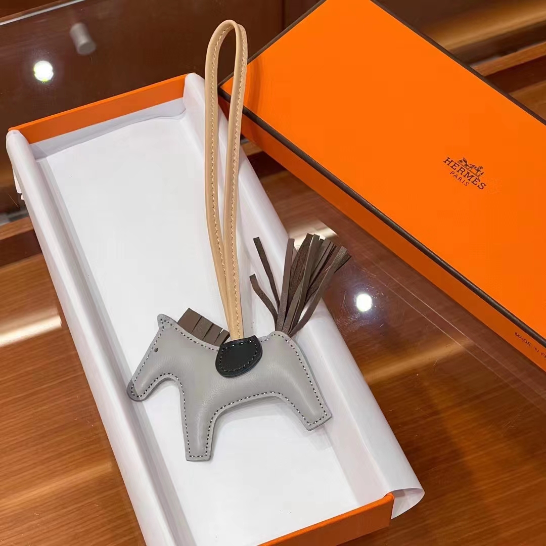 HERMES 爱马仕 小马挂件 80 Gris Perle 珍珠灰 CC89 Nior 经典黑 灰褐色 16 P8 Kaki 卡其色 现货 进口蜜蜡线 全手工制作