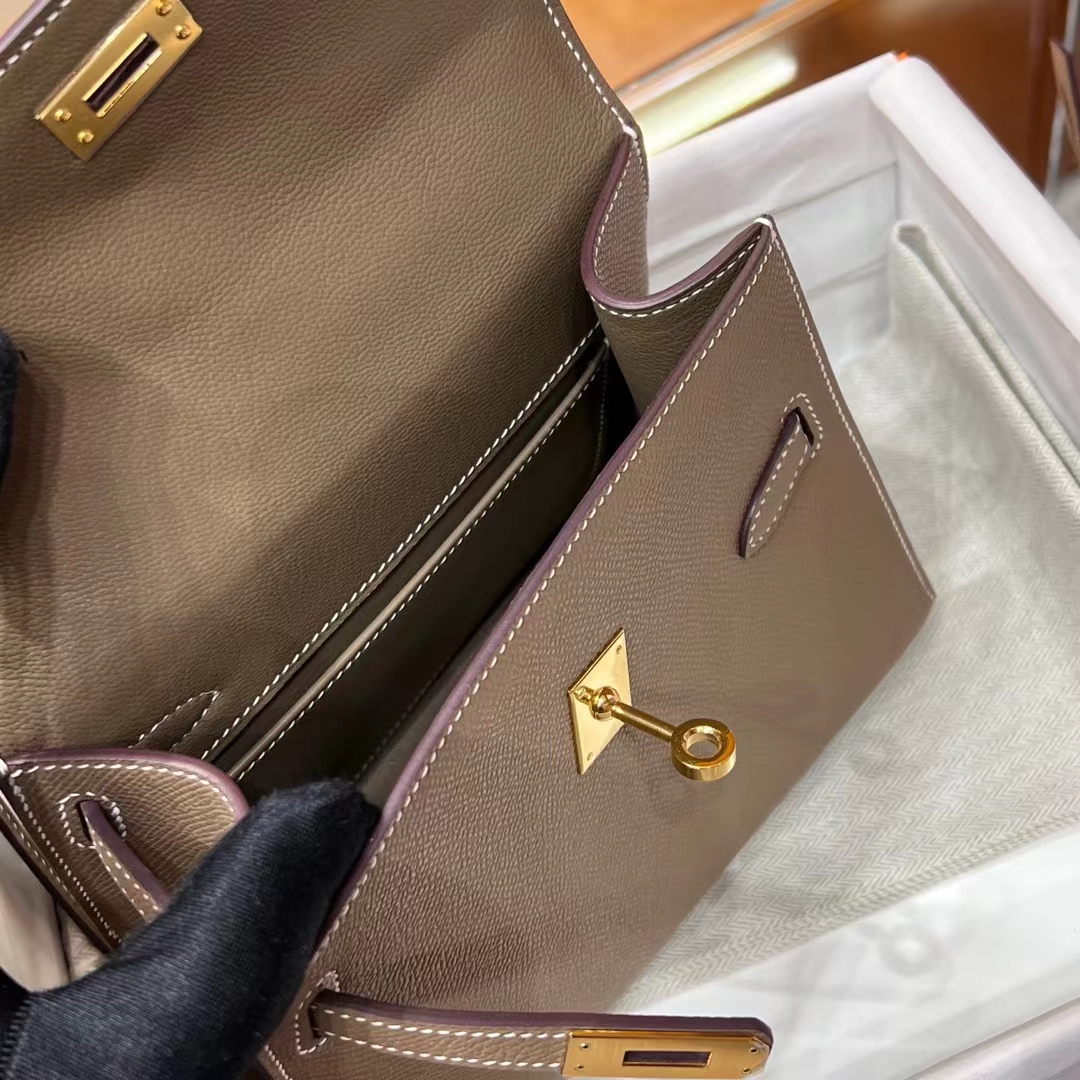 HERMES 爱马仕 Kelly II Sellier 8C Gri Elephant 大象灰 Epsom牛皮 新款双面不规则 Kelly 超个性的设计 进口蜜蜡线 全手工制作 蜜蜡线内缝 Birkinmm 铂金女王