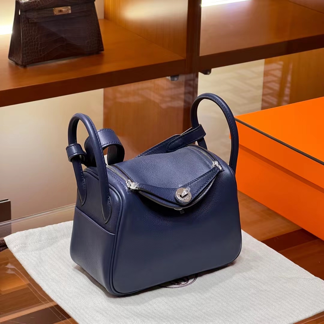 HERMES 爱马仕 【现货】 Mini Lindy 20cm 73 Blue Saphir宝石蓝 Swift 现货 进口蜜蜡线 全手工制作