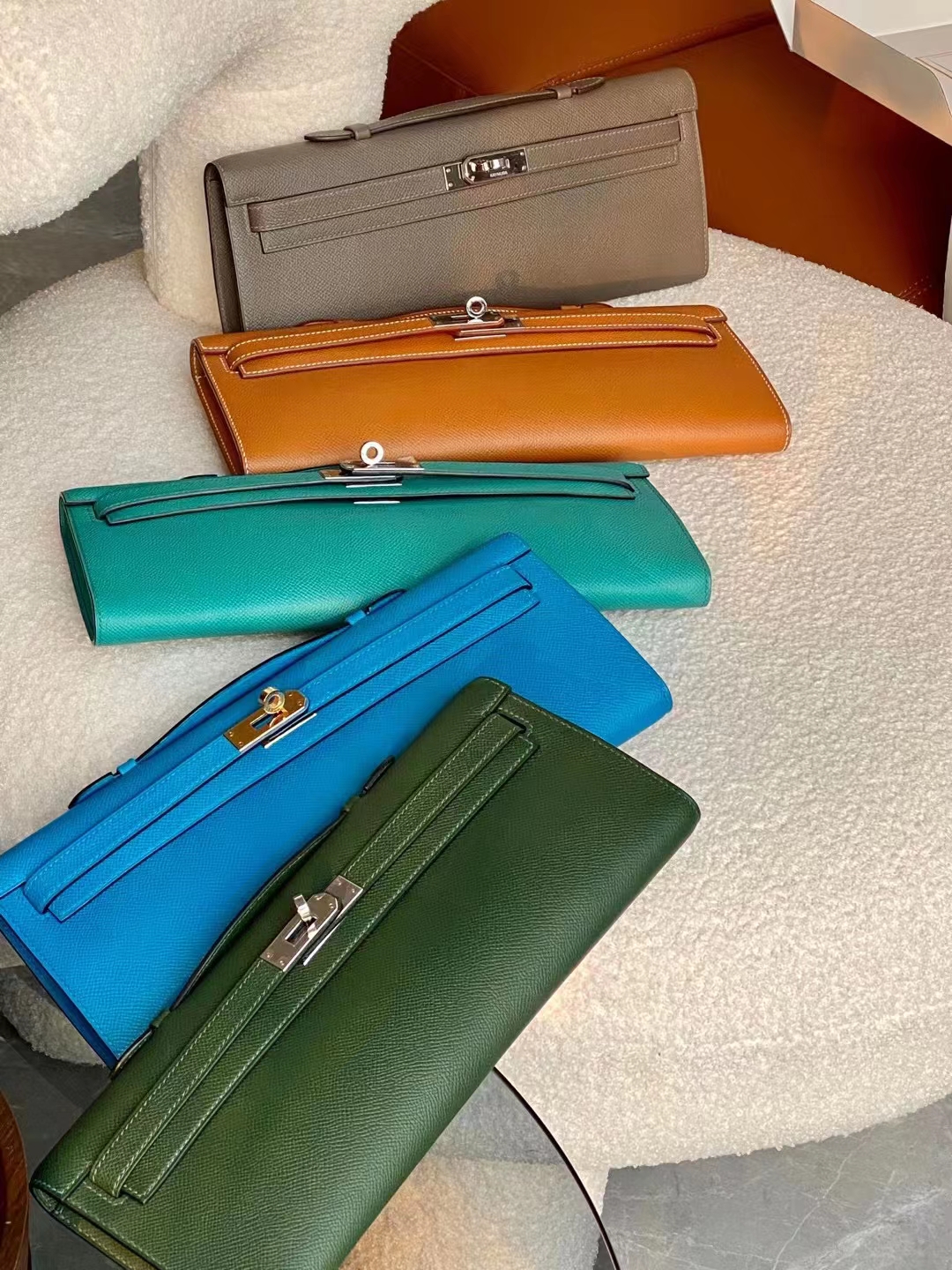 HERMES 爱马仕 【现货】 Kelly Wallet 凯莉长款钱包 8C Gri Elephant 大象灰 CK37 金棕色 Z6 Malachite孔雀绿 P3 北方蓝 6Q Vert Emeraude 祖母绿 Epsom皮 现货 进口蜜蜡线 全手工制作 铂金女王 Birkinmm
