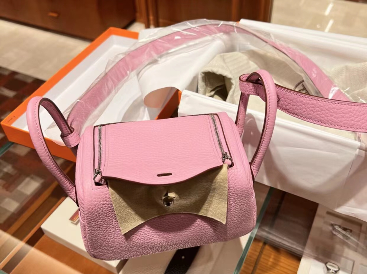 HERMES 爱马仕 【现货】 Mini Lindy 20cm 3Q 新樱花粉 Togo 现货 进口蜜蜡线 全手工制作