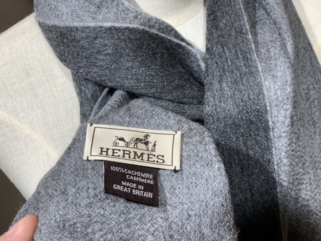 HERMES 爱马仕 秋冬新款羊绒围巾 黑灰色 两用AB面 情侣款 男女通用 30*180cm 5A级纯羊绒 原版全套包装 Birkinmm 铂金女王