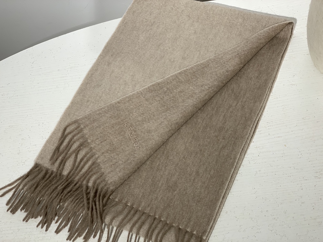 HERMES 爱马仕 秋冬新款羊绒围巾 奶昔白 两用AB面 情侣款 男女通用 30*180cm 5A级纯羊绒 原版全套包装 Birkinmm 铂金女王