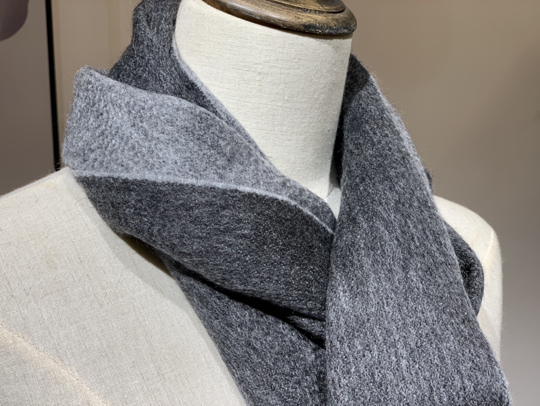 HERMES 爱马仕 秋冬新款羊绒围巾 黑灰色 两用AB面 情侣款 男女通用 30*180cm 5A级纯羊绒 原版全套包装 Birkinmm 铂金女王