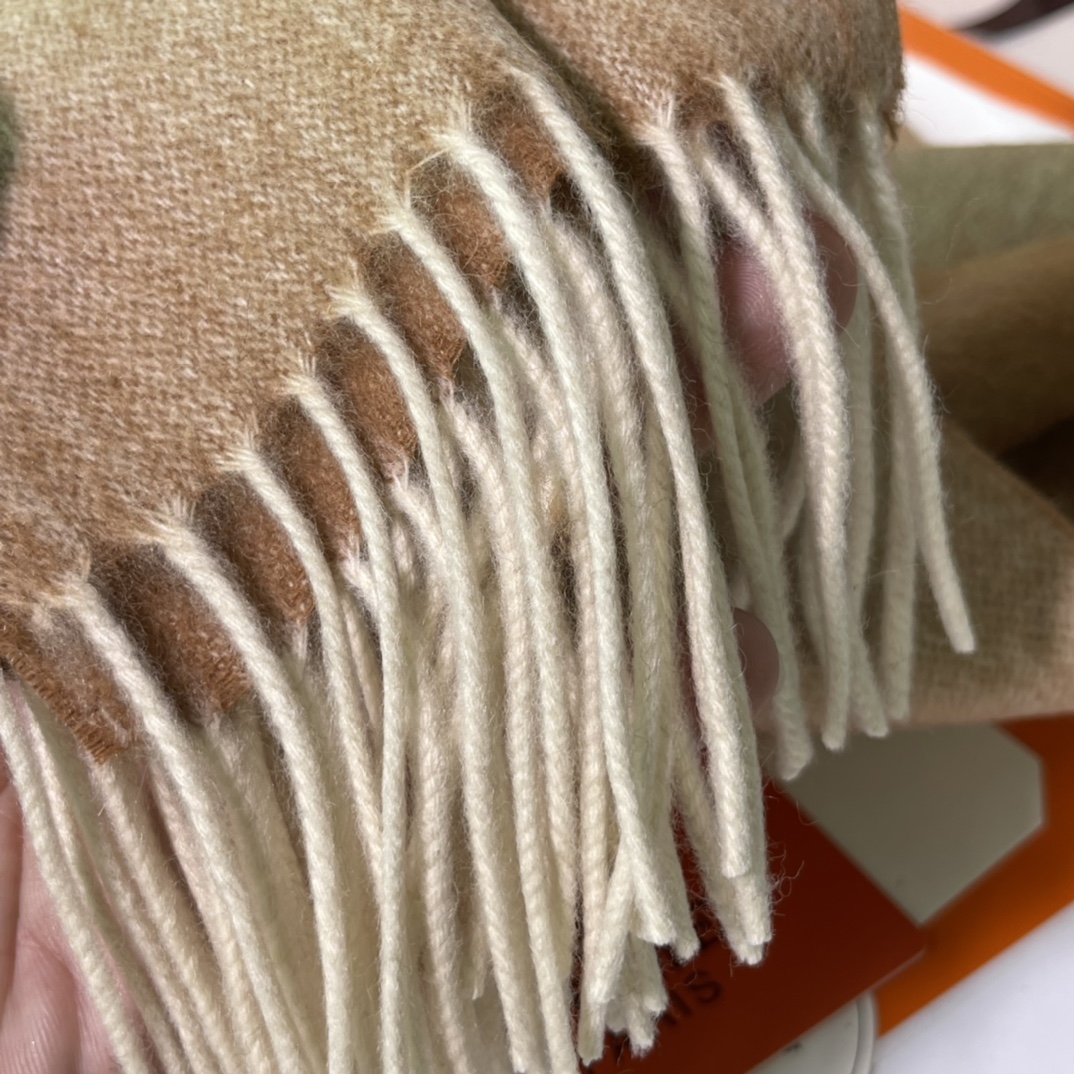 HERMES 爱马仕 秋冬新款羊绒围巾 金驼色 两用AB面 情侣款 男女通用 30*180cm 5A级纯羊绒 原版全套包装 Birkinmm 铂金女王