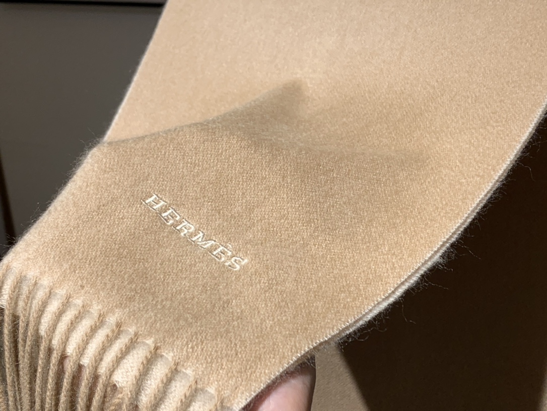 HERMES 爱马仕 秋冬新款羊绒围巾 奶茶色 两用AB面 情侣款 男女通用 30*180cm 5A级纯羊绒 原版全套包装 Birkinmm 铂金女王
