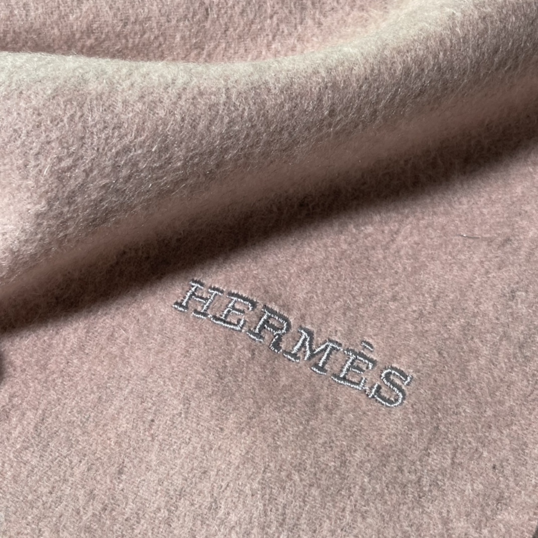HERMES 爱马仕 秋冬新款羊绒围巾 粉灰色 两用AB面 情侣款 男女通用 30*180cm 5A级纯羊绒 原版全套包装 Birkinmm 铂金女王