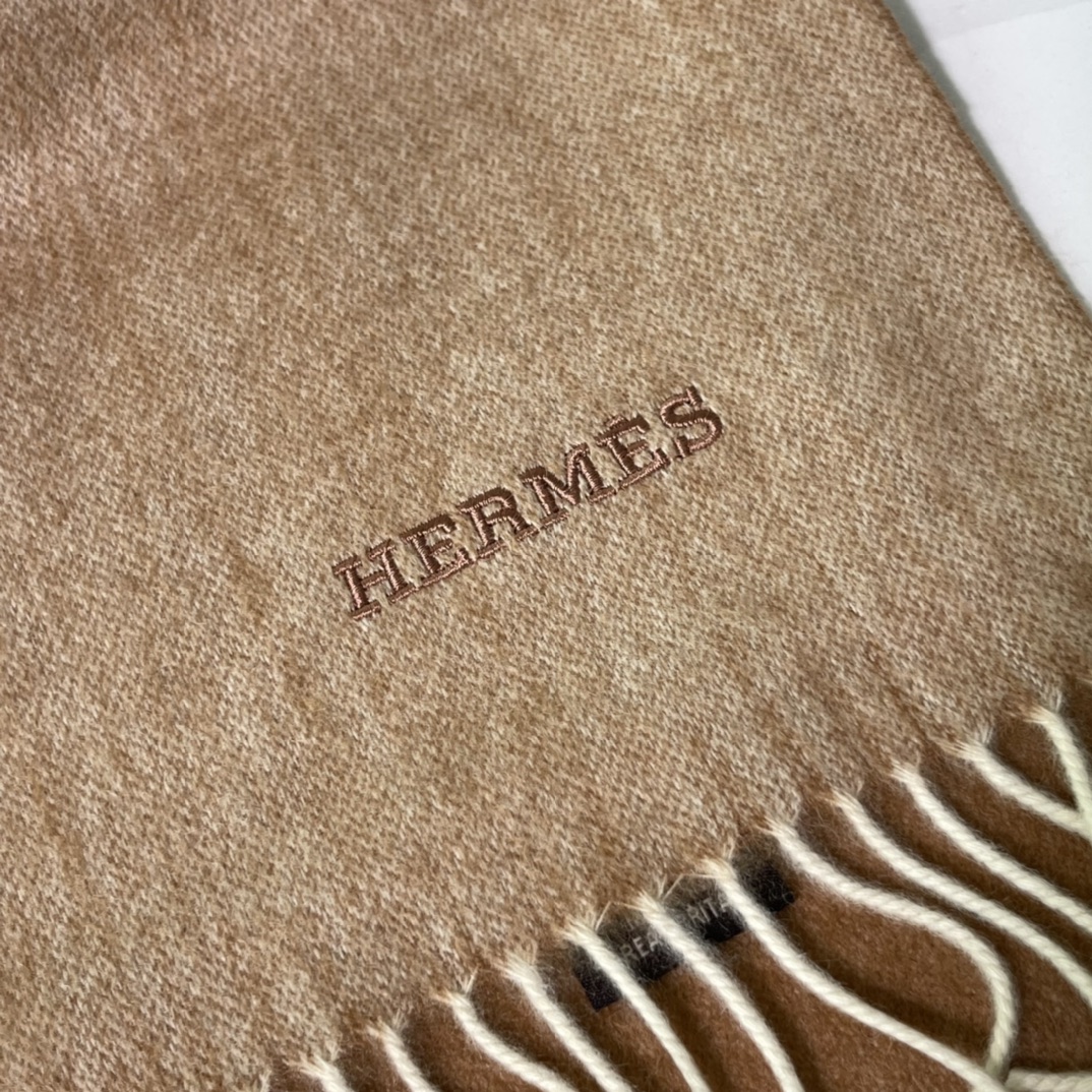 HERMES 爱马仕 秋冬新款羊绒围巾 金驼色 两用AB面 情侣款 男女通用 30*180cm 5A级纯羊绒 原版全套包装 Birkinmm 铂金女王