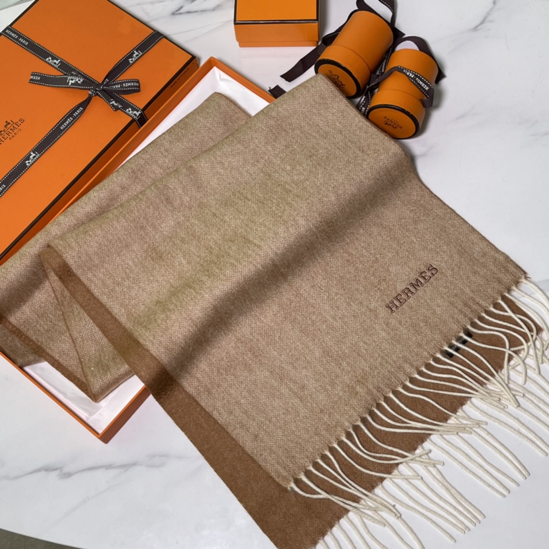 HERMES 爱马仕 秋冬新款羊绒围巾 金驼色 两用AB面 情侣款 男女通用 30*180cm 5A级纯羊绒 原版全套包装 Birkinmm 铂金女王