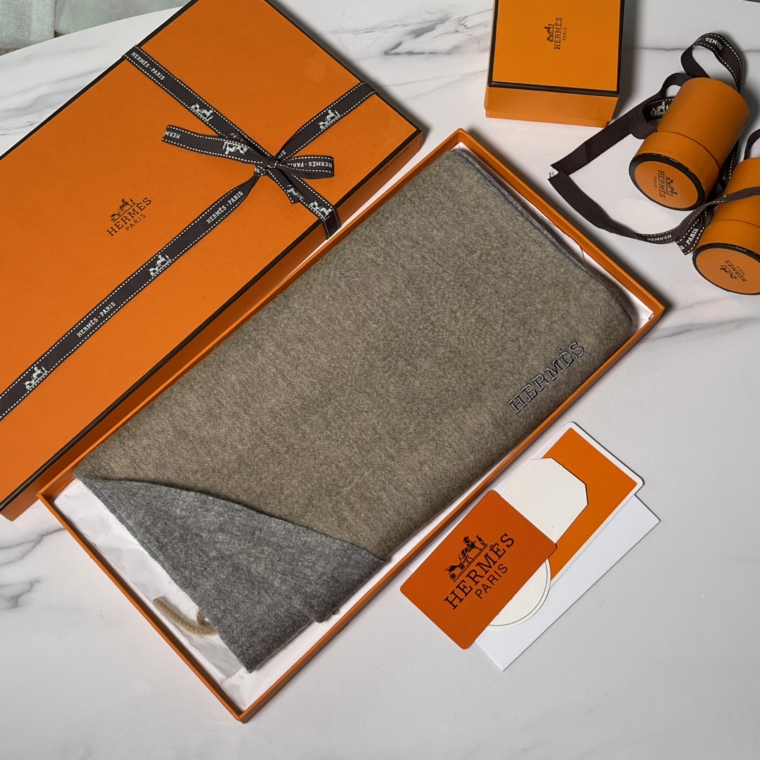 HERMES 爱马仕 秋冬新款羊绒围巾 大象灰拼驼色 两用AB面 情侣款 男女通用 30*180cm 5A级纯羊绒 原版全套包装 Birkinmm 铂金女王