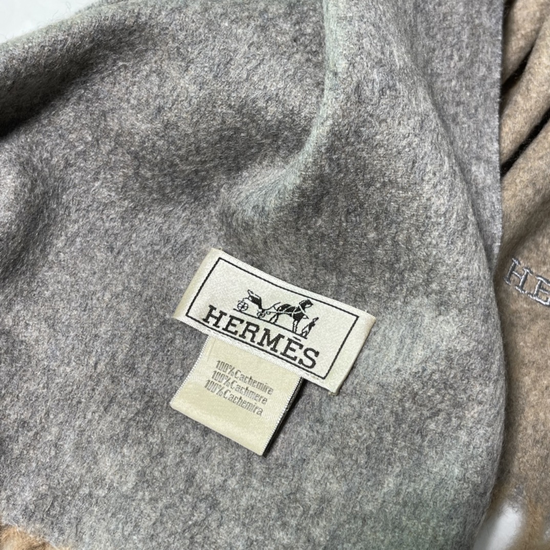 HERMES 爱马仕 秋冬新款羊绒围巾 粉灰色 两用AB面 情侣款 男女通用 30*180cm 5A级纯羊绒 原版全套包装 Birkinmm 铂金女王