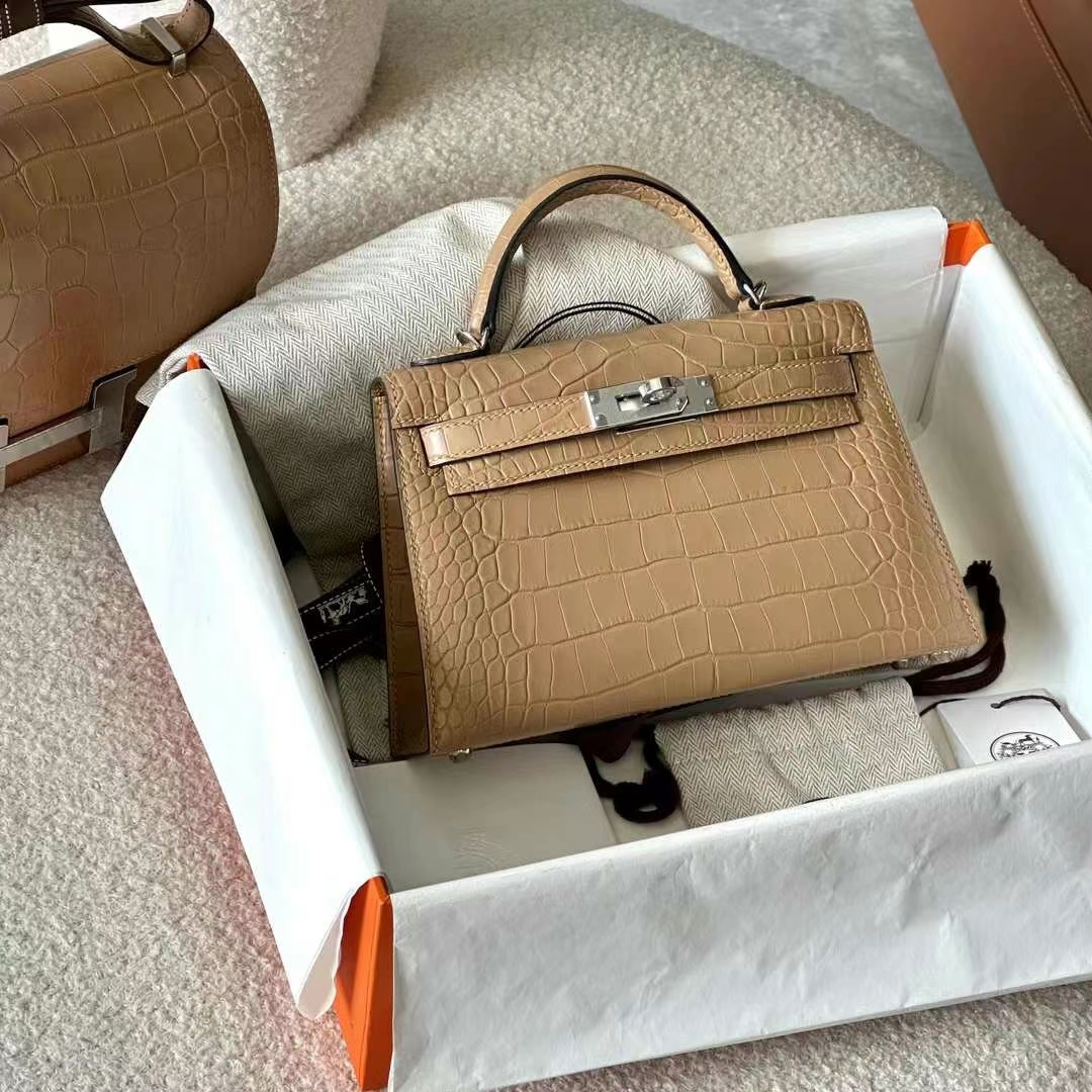 HERMES 爱马仕 【现货】 MiniKelly 2 0M Chai 奶茶色 Alligator 美洲鳄 现货 进口蜜蜡线 全手工制作