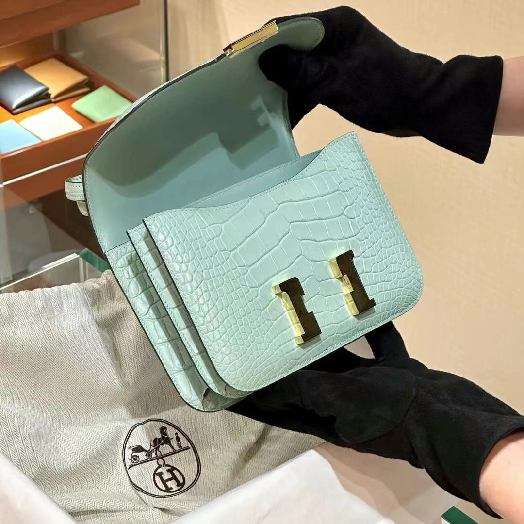 HERMES 爱马仕 【现货】 空姐包 Constance 19cm 6W Menthe薄荷绿 Alligator 美洲鳄 现货 进口蜜蜡线 全手工制作