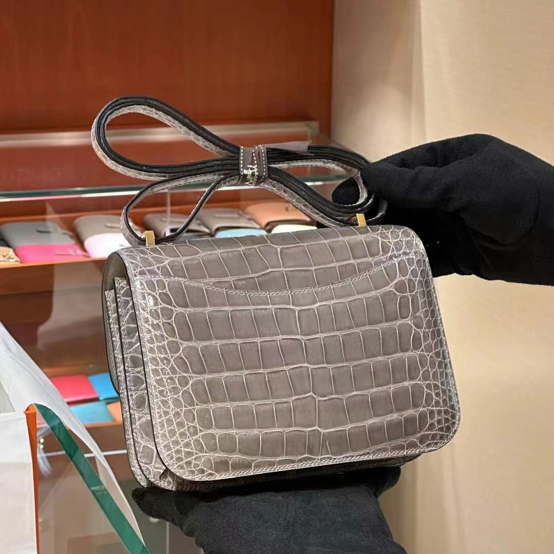 HERMES 爱马仕 【现货】 空姐包 Constance 19cm 8C Gri Elephant 大象灰 Alligator 美洲鳄 现货 进口蜜蜡线 全手工制作