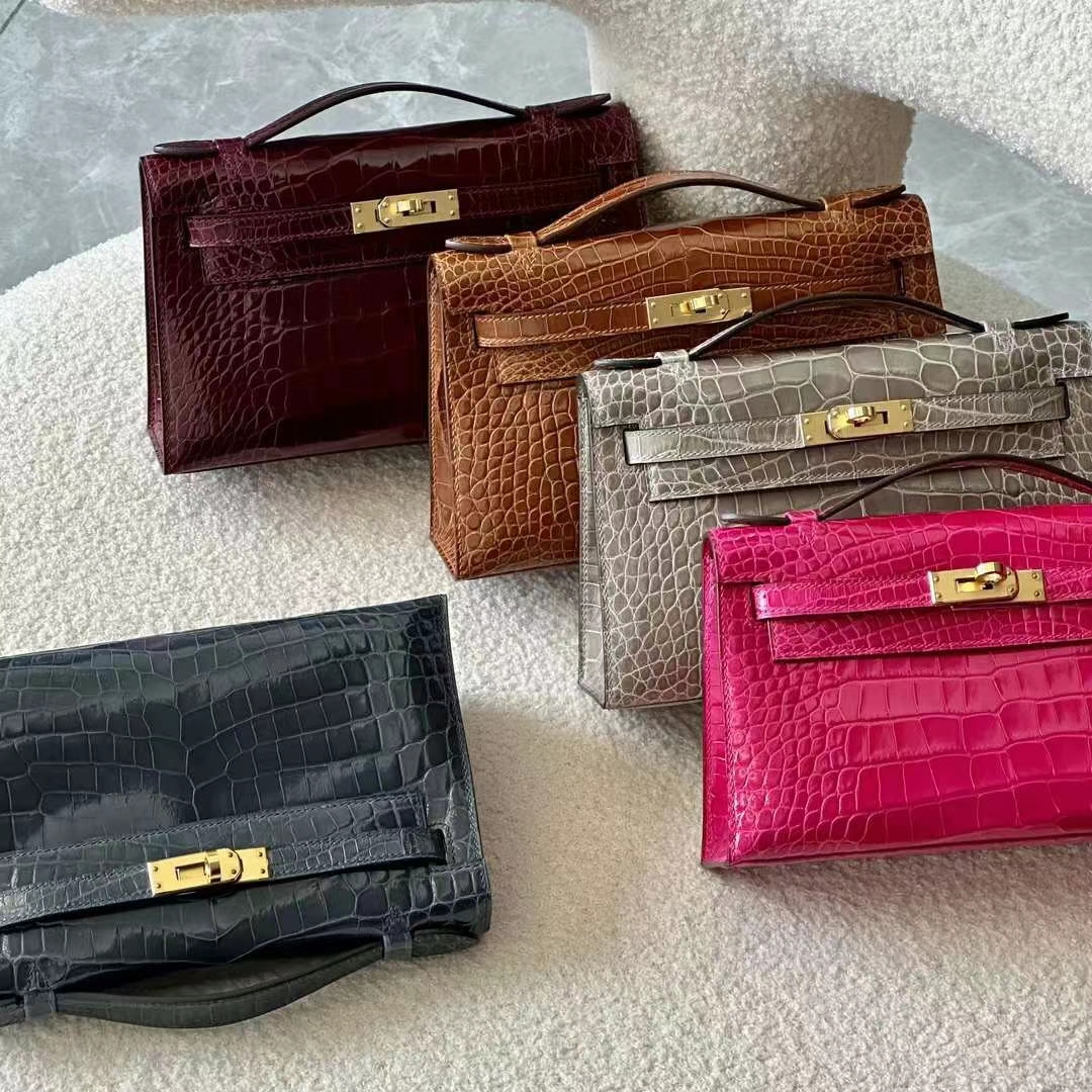 HERMES 爱马仕 【现货】 MiniKelly 1 89 Nior 经典黑  55 Rouge H爱马仕红  5J Fushsia悬铃花紫/桃红色  80 Gris Perle 珍珠灰 CK37金棕色 Alligator 美洲鳄 现货 进口蜜蜡线 全手工制作