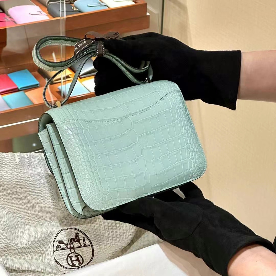 HERMES 爱马仕 【现货】 空姐包 Constance 19cm 6W Menthe薄荷绿 Alligator 美洲鳄 现货 进口蜜蜡线 全手工制作