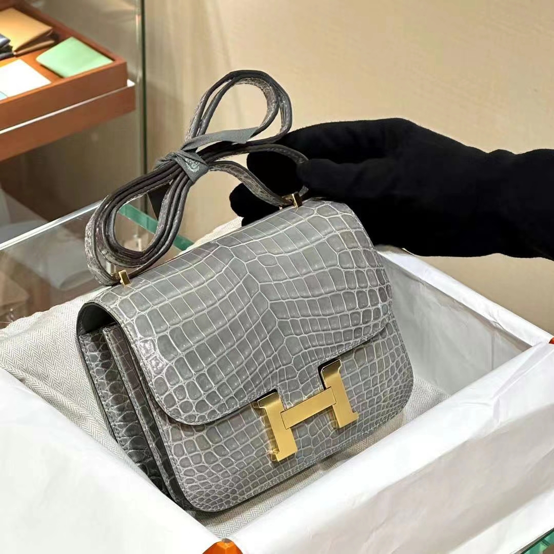 HERMES 爱马仕 【现货】 空姐包 Constance 19cm 80 Gris Perle 珍珠灰 Alligator 美洲鳄 现货 进口蜜蜡线 全手工制作