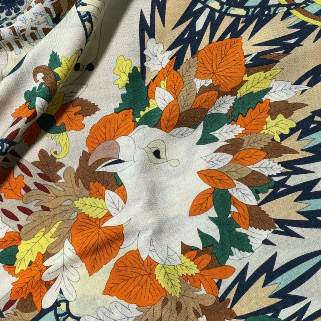 Birkinmm 铂金女王 HERMES秋冬丝绒披肩 140 x140cm 70%山羊绒 30%桑蚕丝 纯手工卷边