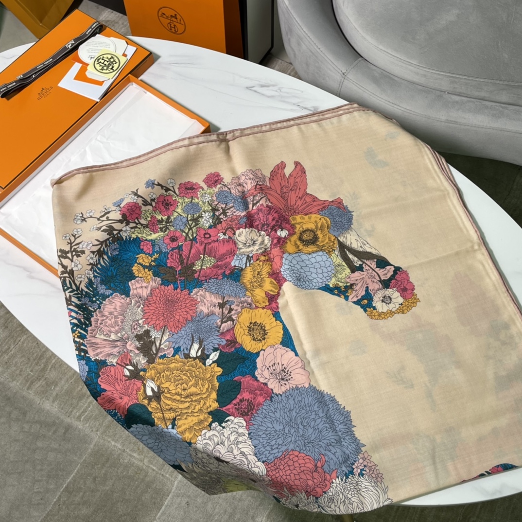 Hermes秋冬丝绒披肩 140 x140cm 70%山羊绒 30%桑蚕丝 纯手工卷边-铂金女王 Hermes秋冬丝绒披肩 140 x140cm 70%山羊绒 30%桑蚕丝 纯手工卷边