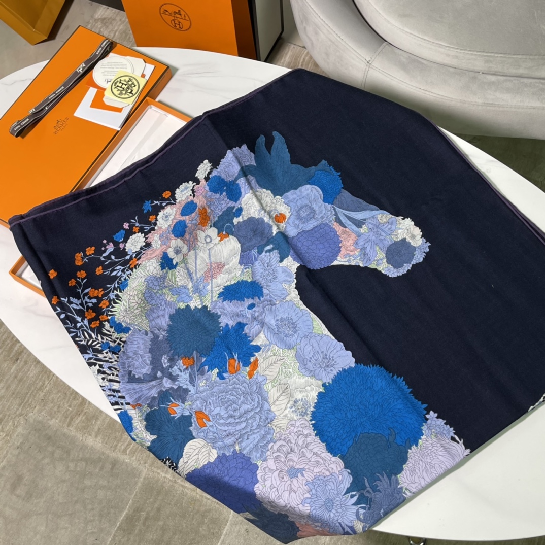 Hermes秋冬丝绒披肩 140 x140cm 70%山羊绒 30%桑蚕丝 纯手工卷边-铂金女王 Hermes秋冬丝绒披肩 140 x140cm 70%山羊绒 30%桑蚕丝 纯手工卷边