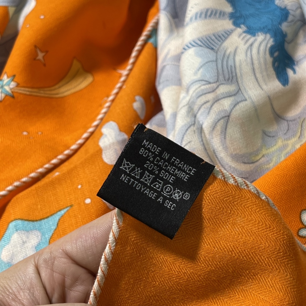铂金女王 Birkinmm HERMES秋冬丝绒披肩 140 x140cm 70%山羊绒 30%桑蚕丝 纯手工卷边