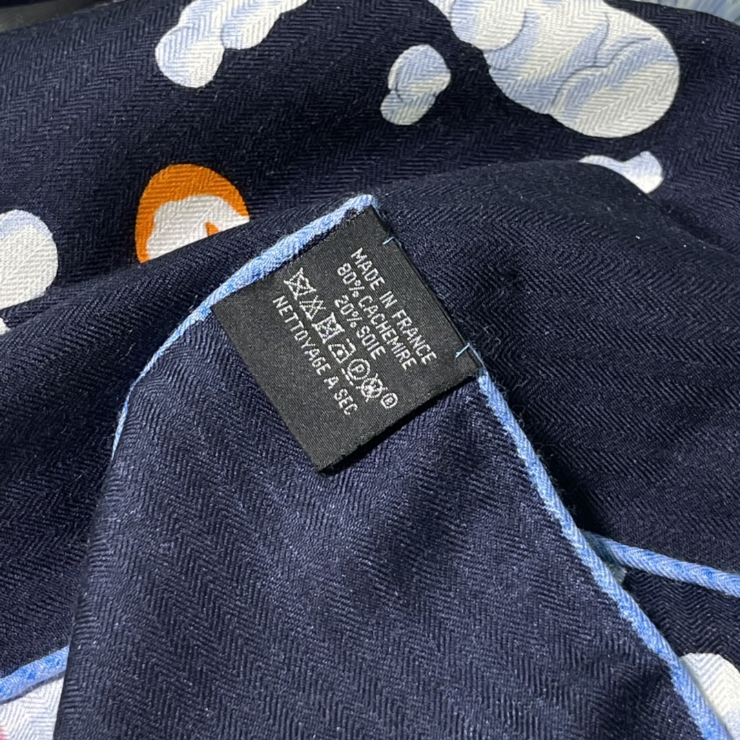 铂金女王 Birkinmm HERMES秋冬丝绒披肩 140 x140cm 70%山羊绒 30%桑蚕丝 纯手工卷边