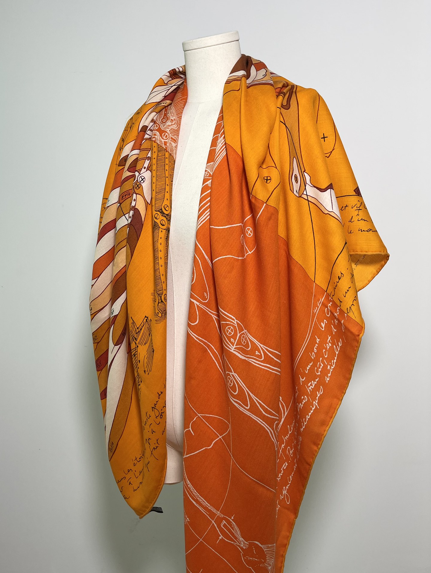 Birkinmm 铂金女王 HERMES 秋季新款 《飞马传说》橙色 140x140cm 丝绒材质