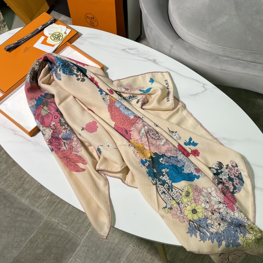 Hermes秋冬丝绒披肩 140 x140cm 70%山羊绒 30%桑蚕丝 纯手工卷边