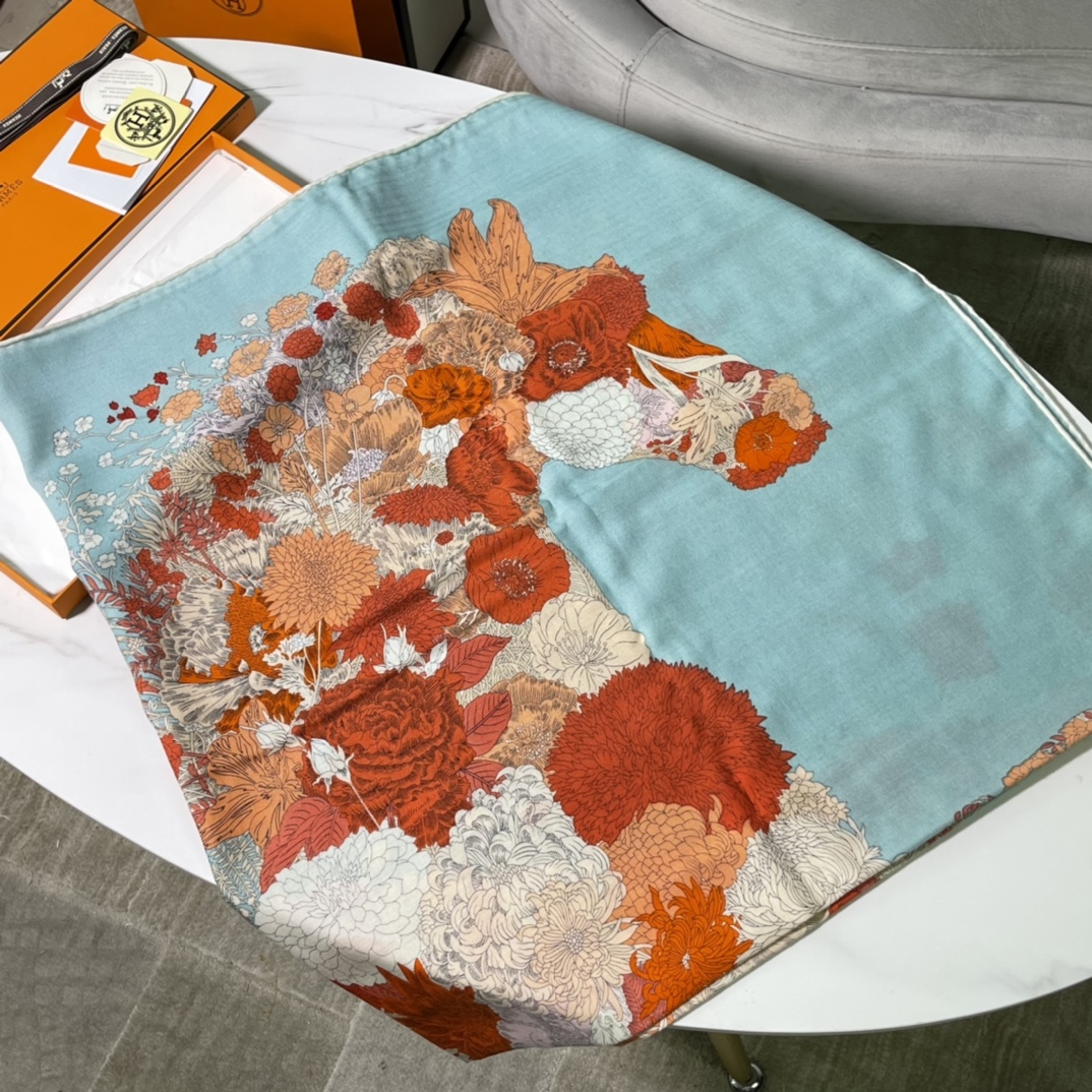 Hermes秋冬丝绒披肩 140 x140cm 70%山羊绒 30%桑蚕丝 纯手工卷边-铂金女王 Hermes秋冬丝绒披肩 140 x140cm 70%山羊绒 30%桑蚕丝 纯手工卷边