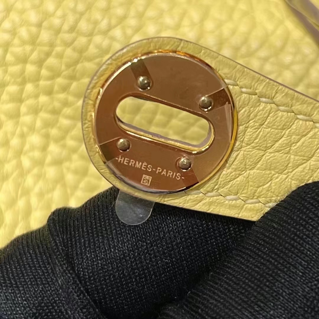 HERMES 爱马仕 【现货】 Mini Lindy 20cm 9N Citron 柠檬黄 TOGO 现货 进口蜜蜡线 全手工制作