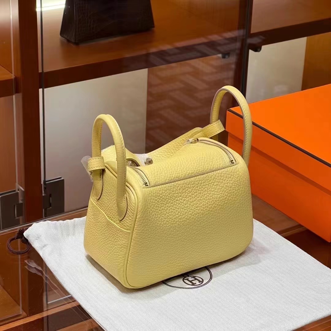 HERMES 爱马仕 【现货】 Mini Lindy 20cm 9N Citron 柠檬黄 TOGO 现货 进口蜜蜡线 全手工制作-铂金女王 HERMES 爱马仕 【现货】 Mini Lindy 20cm 9N Citron 柠檬黄 TOGO 现货 进口蜜蜡线 全手工制作