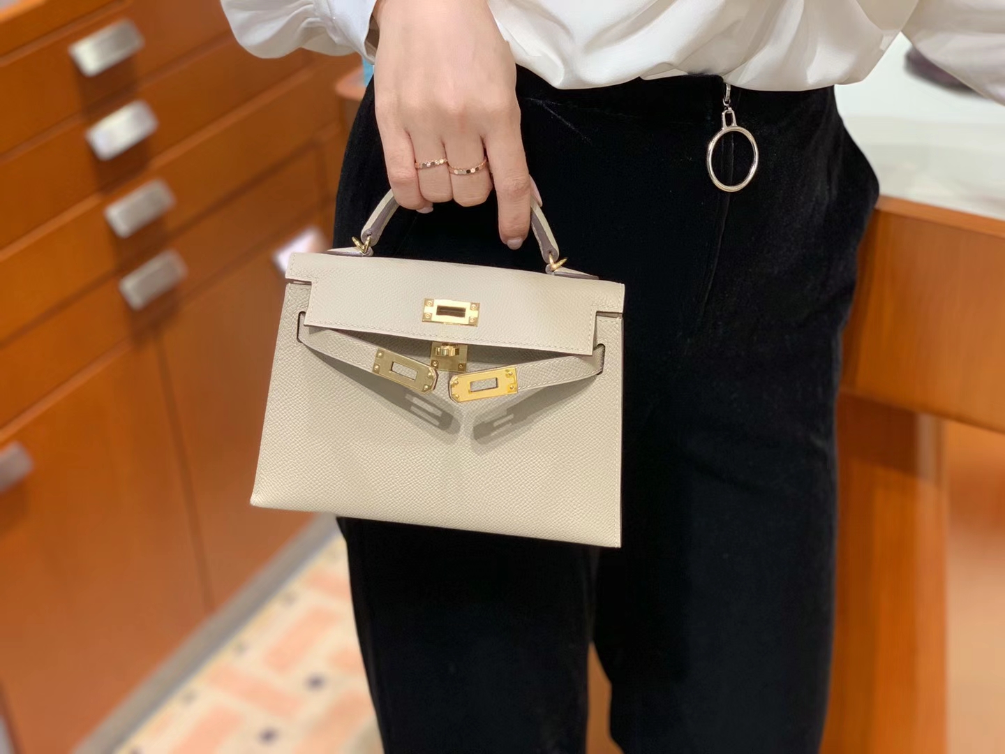 HERMES 爱马仕 MiniKelly 2 Epsom 10 Craie 奶昔白 进口蜜蜡线 全手工制作-铂金女王 HERMES 爱马仕 MiniKelly 2 Epsom 10 Craie 奶昔白 进口蜜蜡线 全手工制作