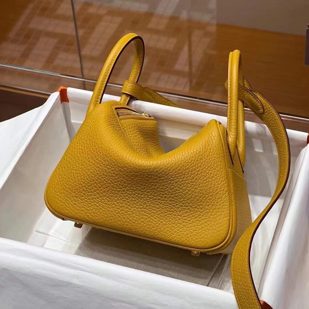 HERMES 爱马仕 【现货】 Mini Lindy 20cm 9D Amber 琥珀黄 TOGO 现货 进口蜜蜡线 全手工制作