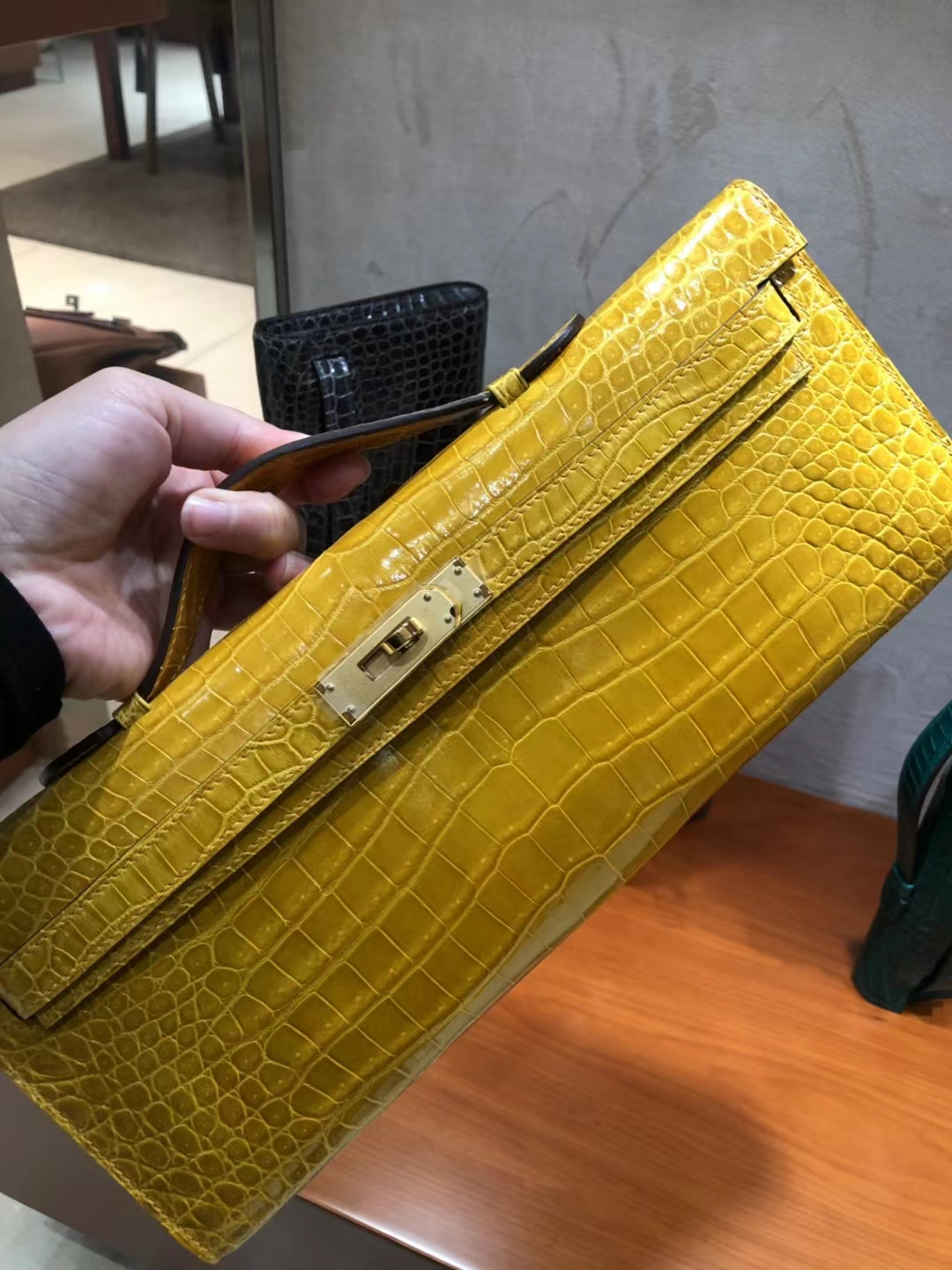 HERMES 爱马仕 【现货】Kelly Cut 31cm 9D 琥珀黄 鳄鱼皮 现货 进口蜜蜡线 全手工制作 铂金女王 Birkinmm