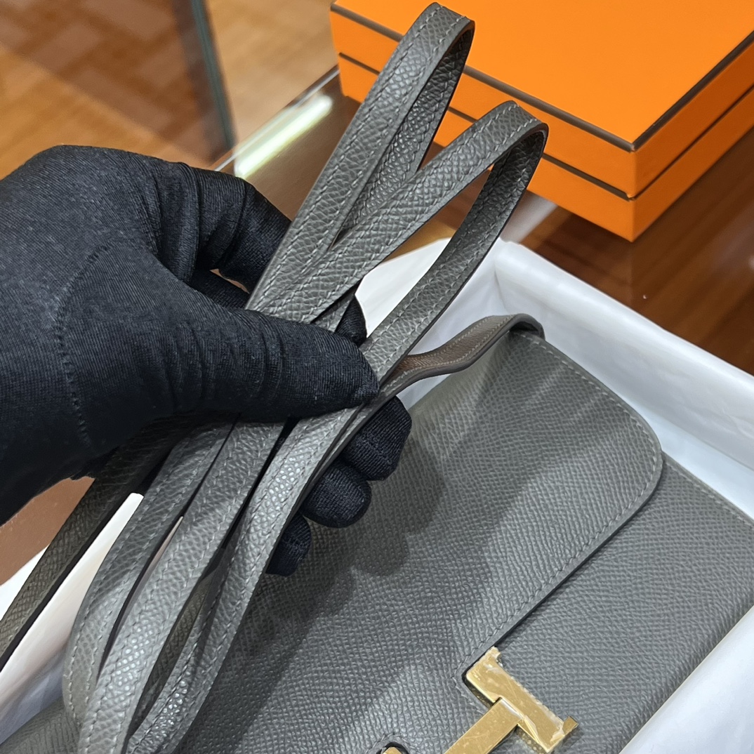 铂金女王 HERMES 爱马仕  Constance To Go Espom皮 19cm 8F Etain 锡器灰 进口蜜蜡线 全手工制作