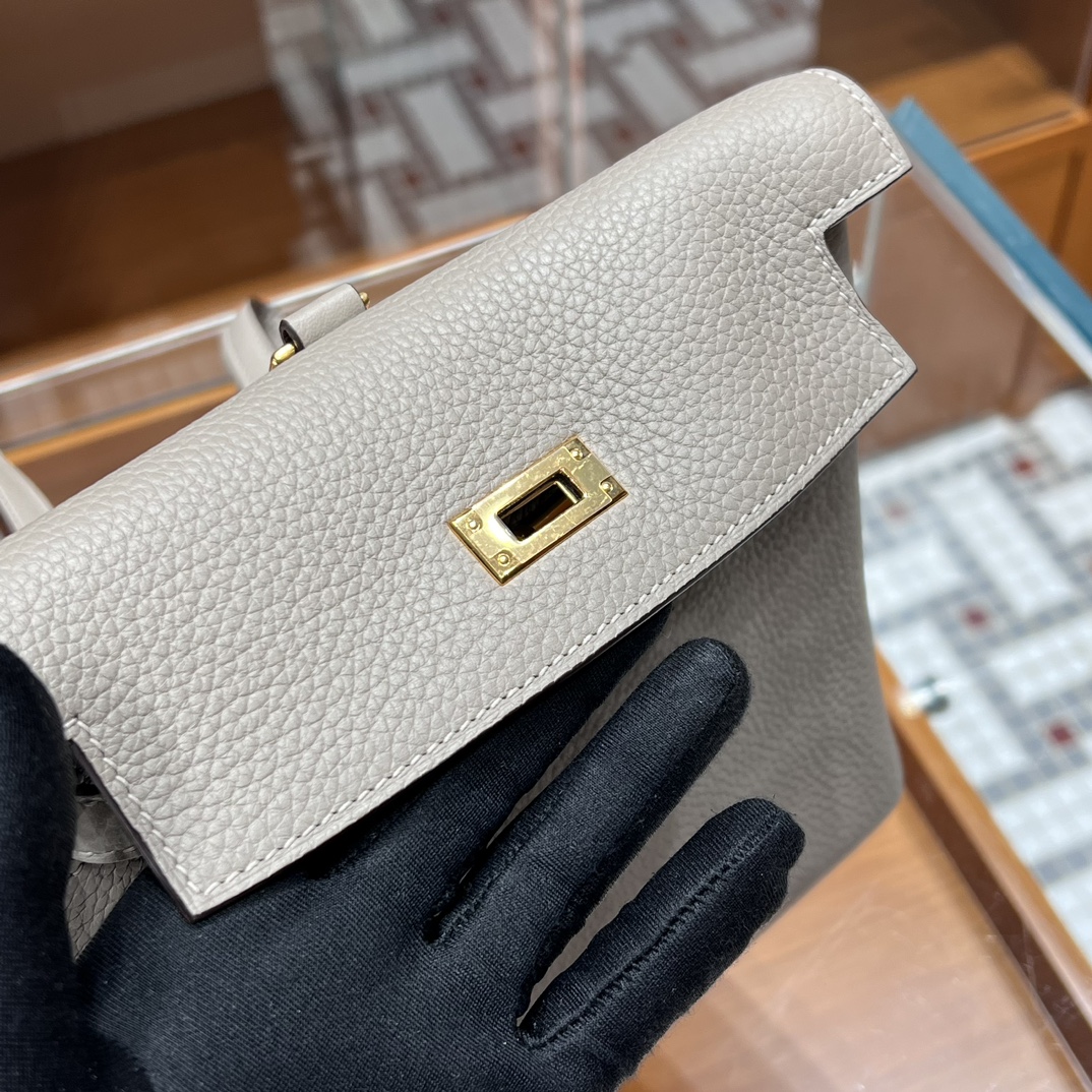 HERMES 爱马仕官网推荐 Kelly ado 双肩背包 21cm 80 Gris Perle 珍珠灰 Togo皮 进口蜜蜡线 全手工制作