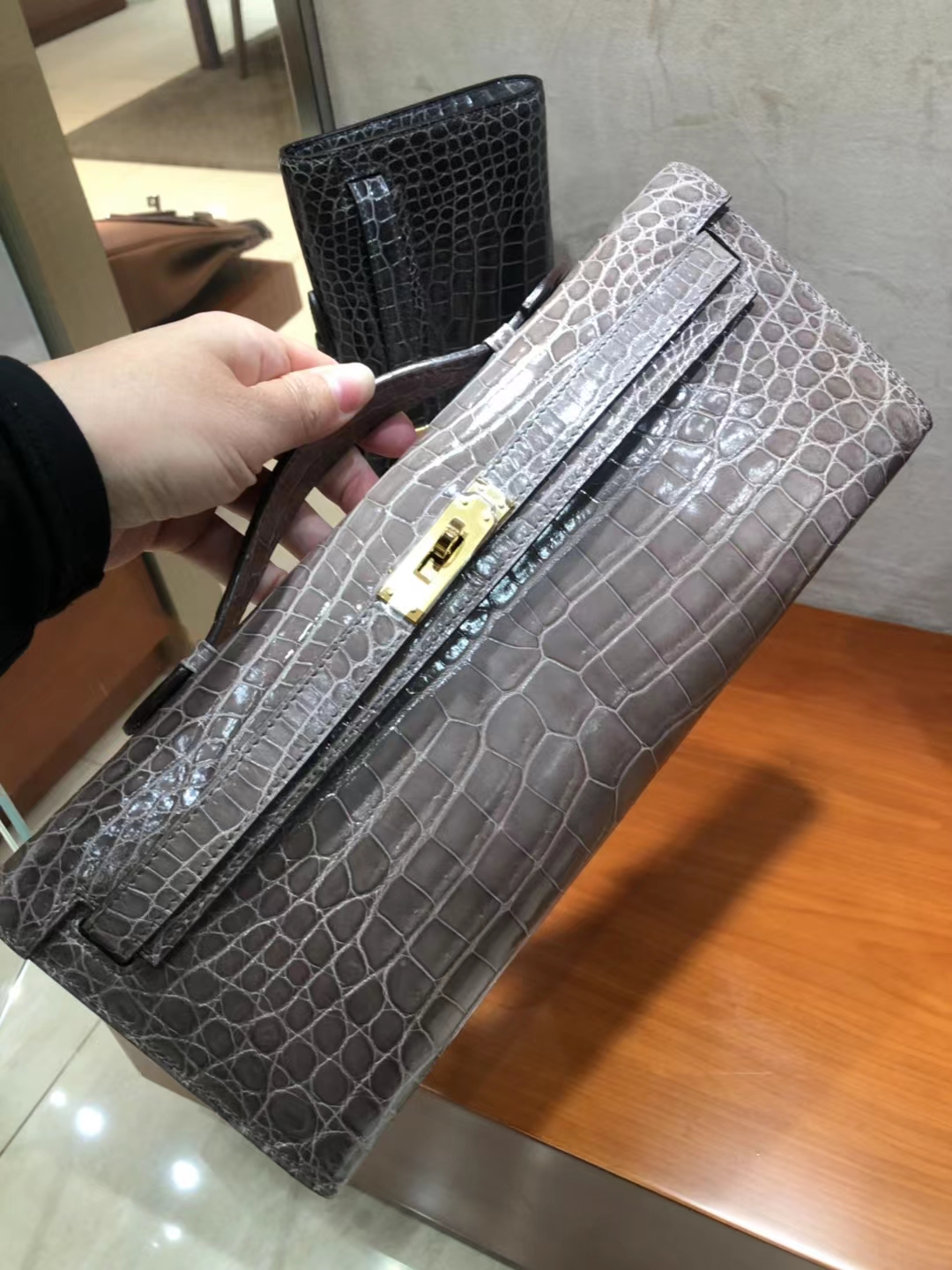 HERMES 爱马仕 【现货】Kelly Cut 31cm 81 Gris Tourterelle 斑鸠灰 鳄鱼皮 现货 进口蜜蜡线 全手工制作 铂金女王 Birkinmm