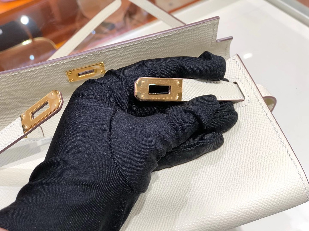 铂金女王 HERMES 爱马仕  Kelly to go Espom皮 19cm 10 Craie 奶昔白 进口蜜蜡线 全手工制作