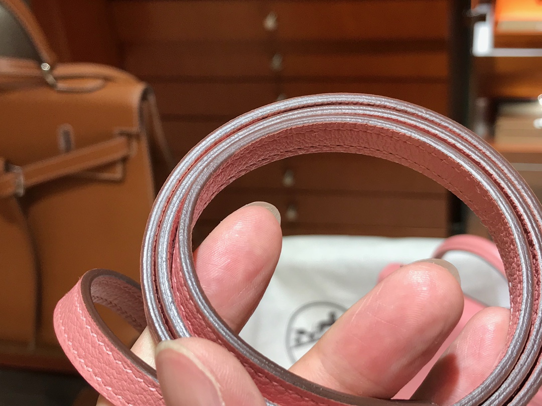 HERMES 爱马仕 【现货】 MiniKelly 2 山羊皮 5P Pink樱花粉 现货 进口蜜蜡线 全手工制作