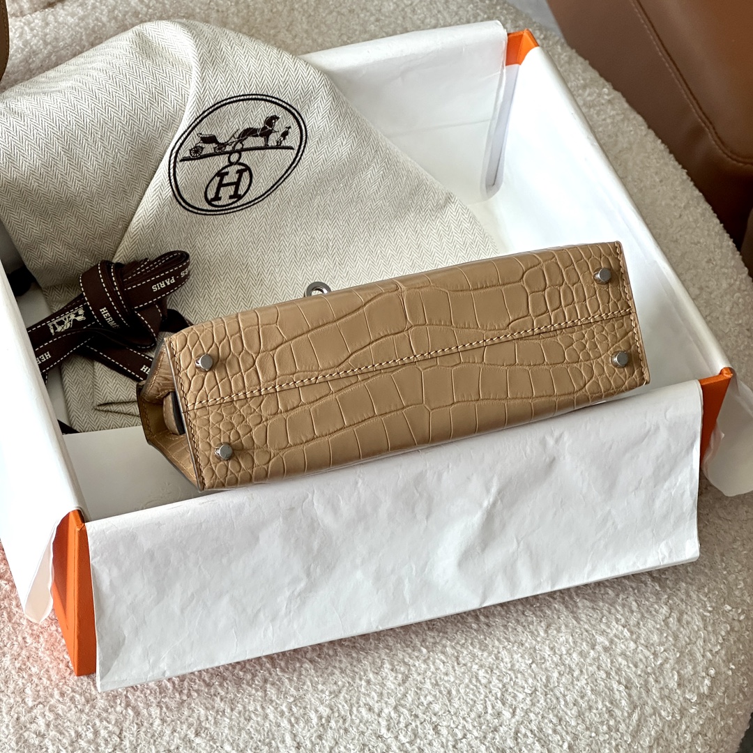 HERMES 爱马仕  MiniKelly 2 0M CHAI 奶茶色 鳄鱼皮 进口蜜蜡线 全手工制作