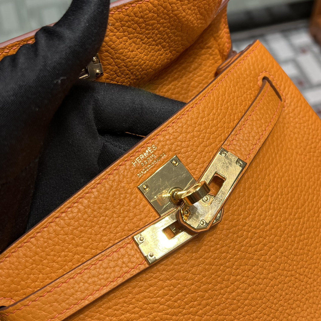 HERMES 爱马仕官网推荐 Kelly ado 双肩背包 21cm 9J Feu 火焰橙 Togo皮 进口蜜蜡线 全手工制作