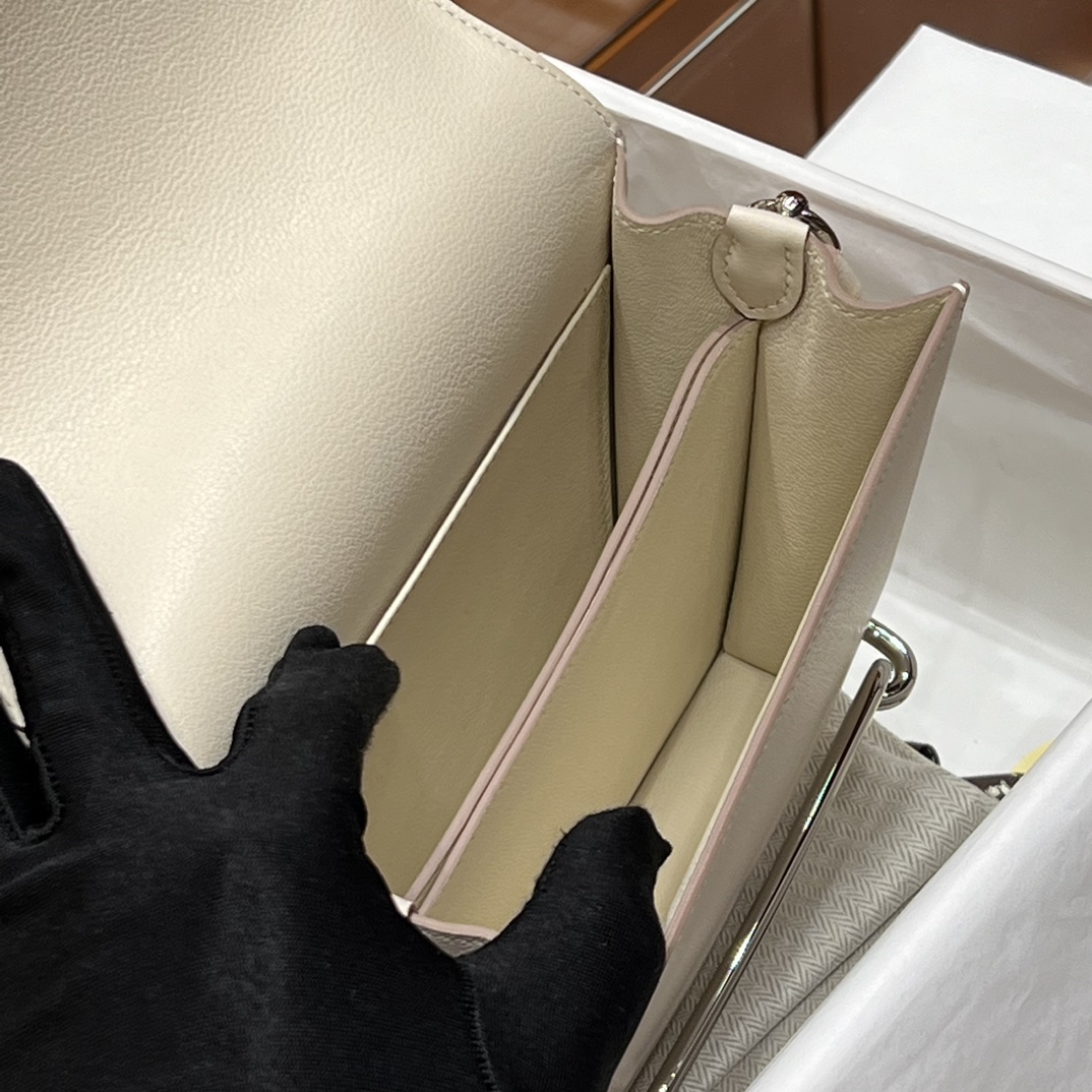 HERMES 爱马仕官网推荐 Roulis 猪鼻子 10 Craie粉笔白 Swift皮 进口蜜蜡线 全手工制作