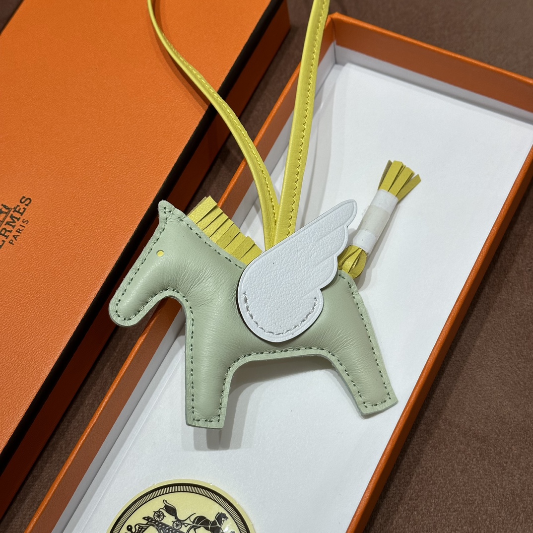 HERMES 爱马仕 【现货】 小马挂件 3i 牛油果绿 9N Citron 柠檬黄 T0 圣杯蓝 现货 进口蜜蜡线 全手工制作