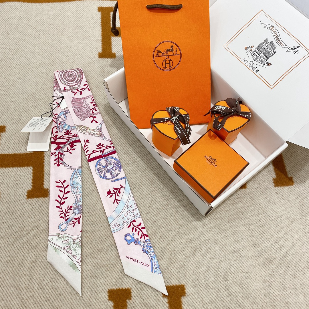 Hermes Maxi twilly Size：5*86cm 100%桑蚕丝 领带、包链、腰带等随意搭配