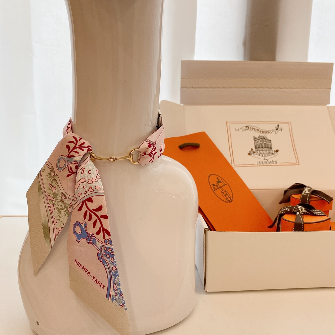Hermes Maxi twilly Size：5*86cm 100%桑蚕丝 领带、包链、腰带等随意搭配