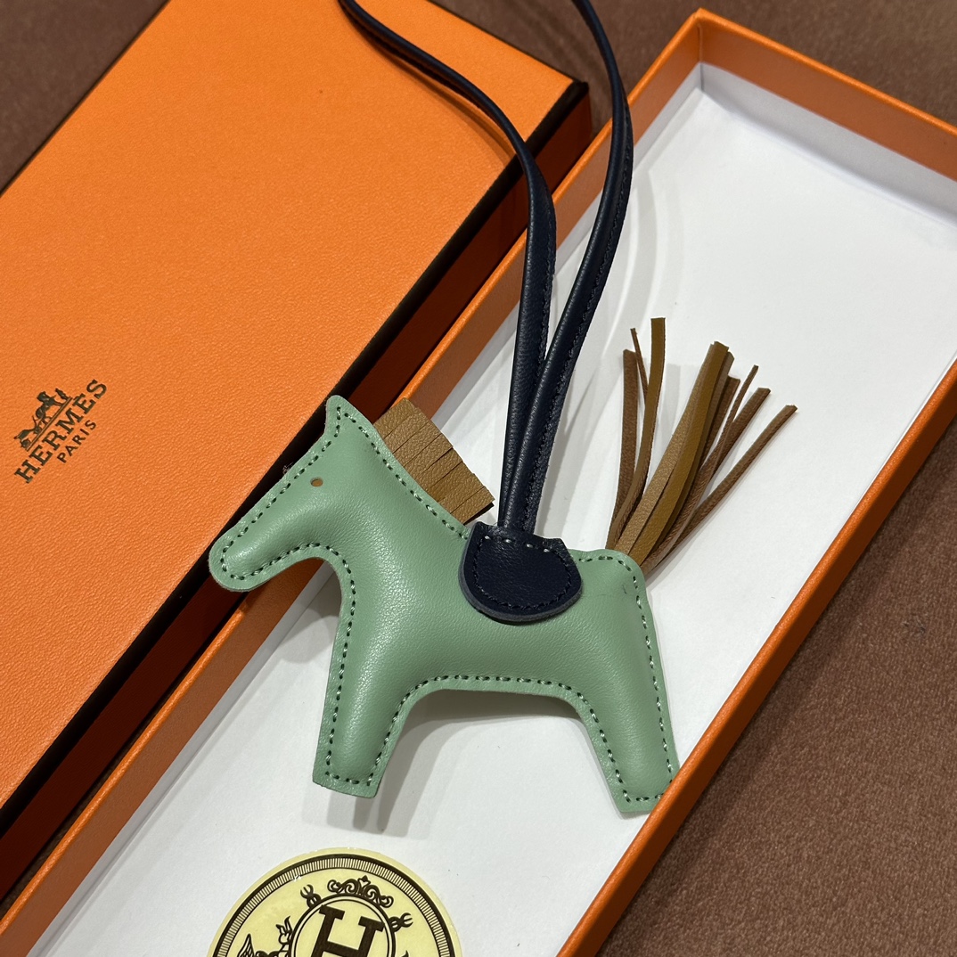HERMES 爱马仕 【现货】 小马挂件 3i 牛油果绿 89 Nior 经典黑 CK37 金棕色 现货 进口蜜蜡线 全手工制作