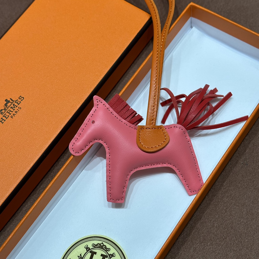 HERMES 爱马仕 【现货】 小马挂件 U5 Rose eLipstick唇膏粉 S5 Rouge Tomate番茄红 CK37金棕色 现货 进口蜜蜡线 全手工制作