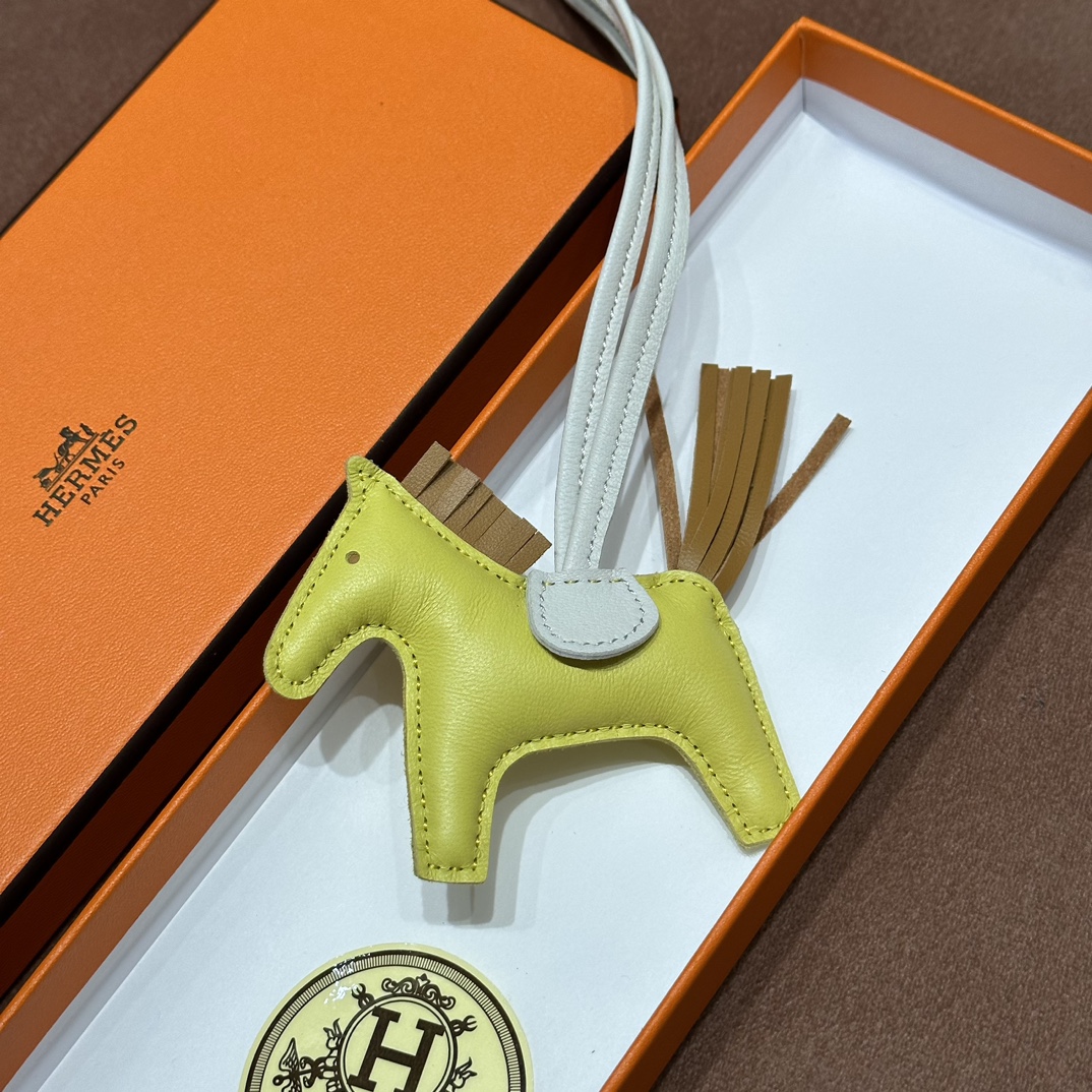 HERMES 爱马仕 【现货】 小马挂件 9N Citron 柠檬黄 T0 圣杯蓝 CK37 金棕色 现货 进口蜜蜡线 全手工制作
